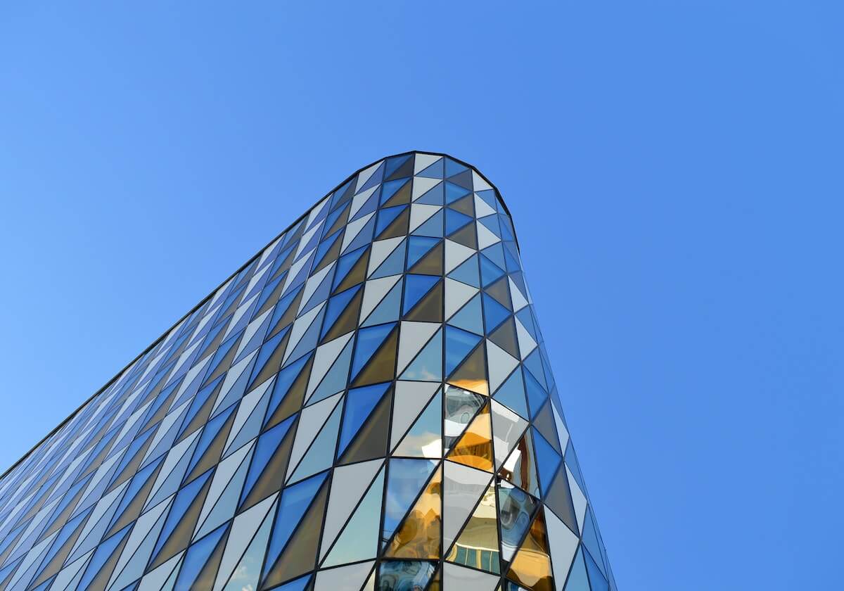 还是差点！张玉宁禁区弧顶远射中柱弹出，河南队逃过一劫