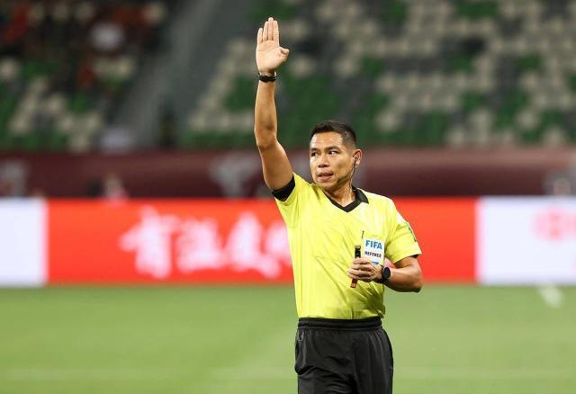 APP下载平台-这到底是谁的主场?主裁多次漏判埋下国足失球伏笔